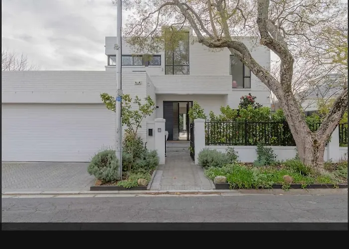 Vineyard House Newlands - With Pool & Views Of Table Mountain