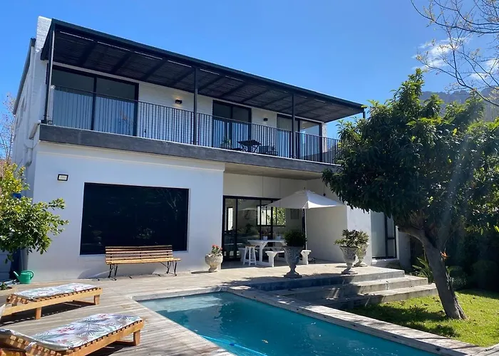 Vineyard House Newlands - With Pool & Views Of Table Mountain