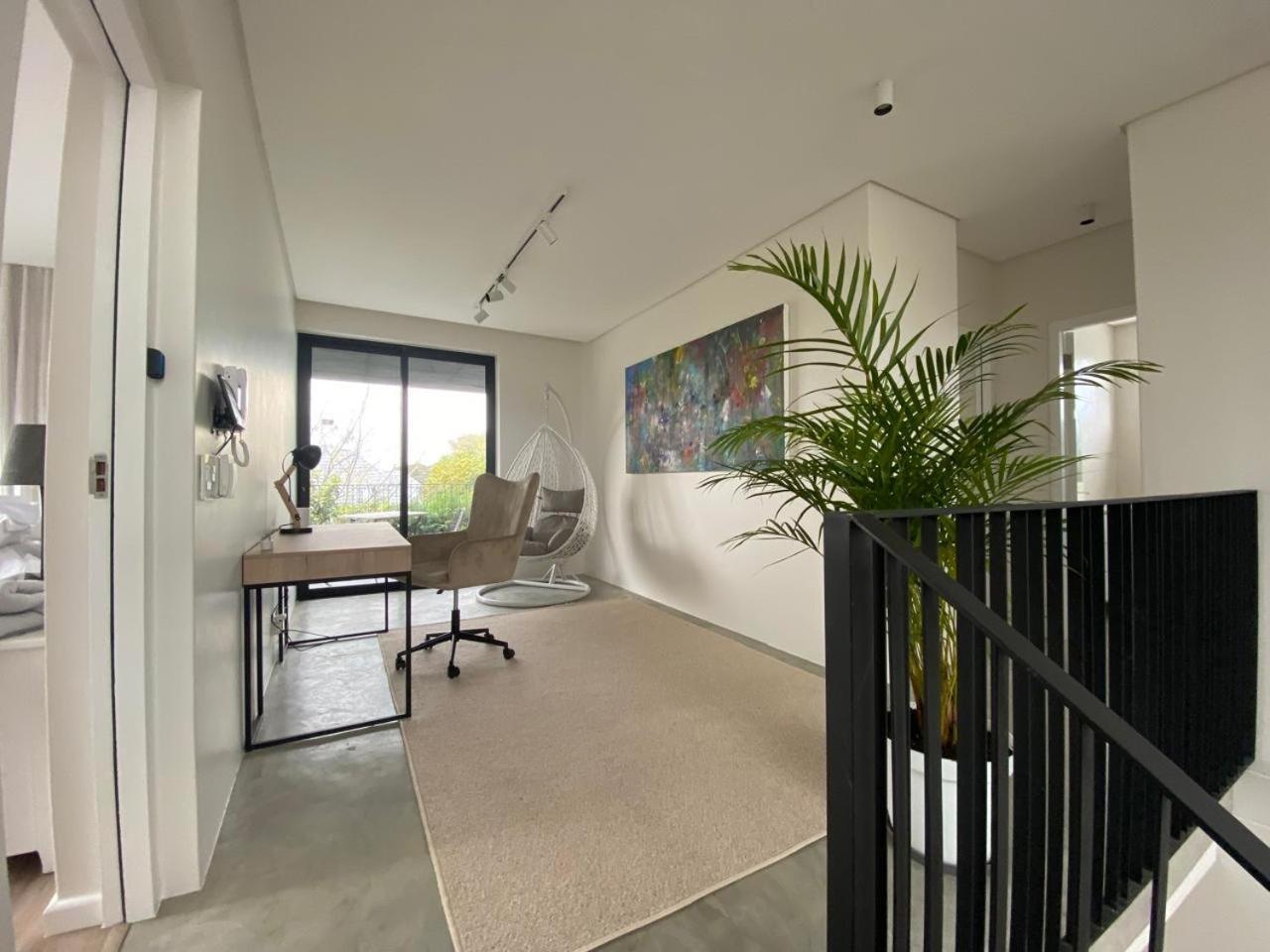 Vineyard House Newlands - With Pool & Views Of Table Mountain Ferienhaus