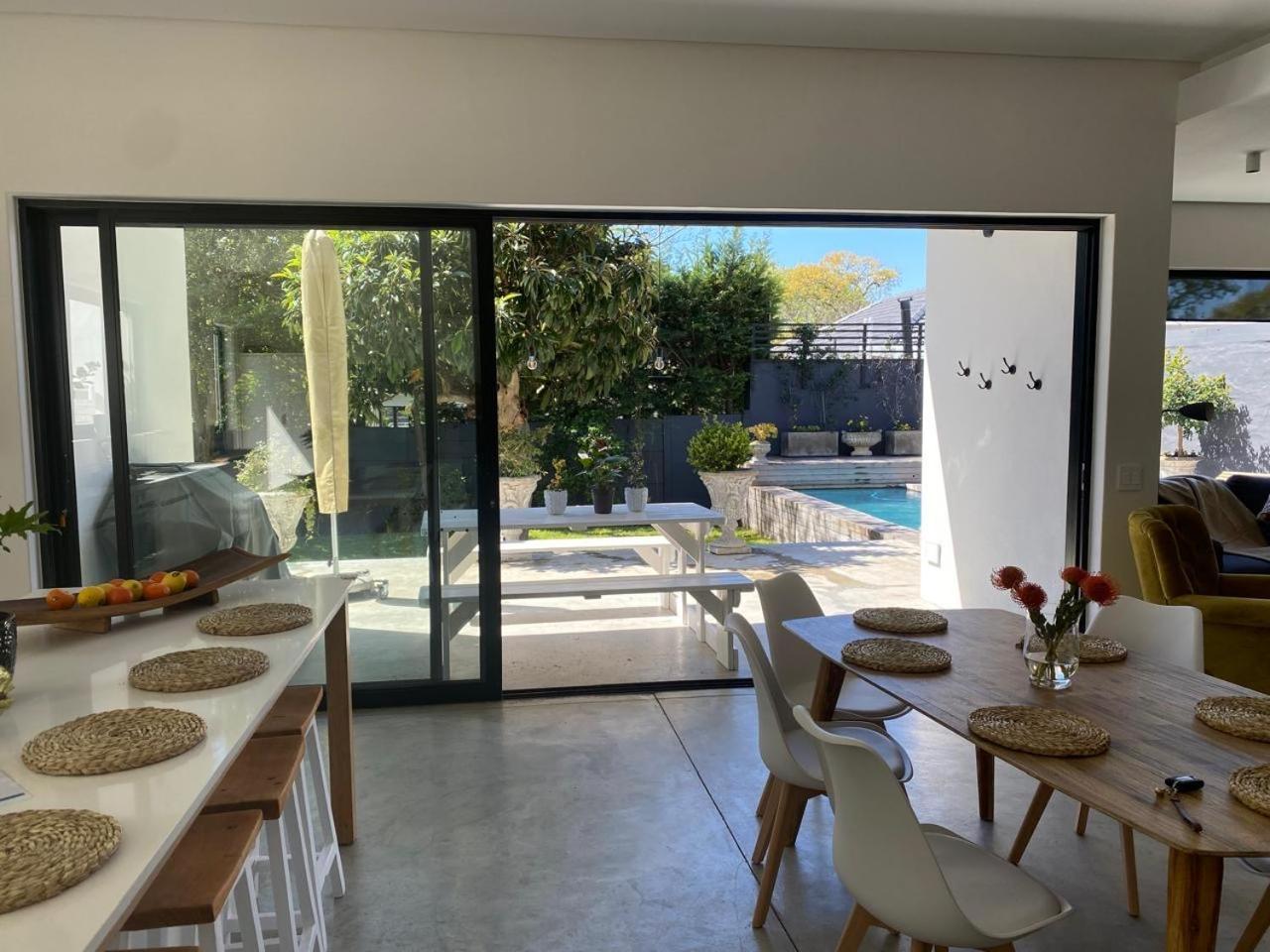 Vineyard House Newlands - With Pool & Views Of Table Mountain