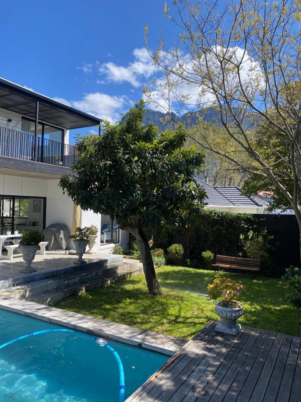 Vineyard House Newlands - With Pool & Views Of Table Mountain *