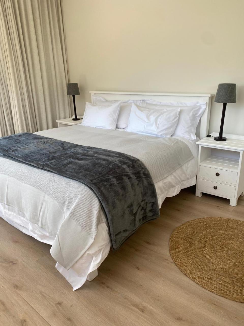 Vineyard House Newlands - With Pool & Views Of Table Mountain Ferienhaus