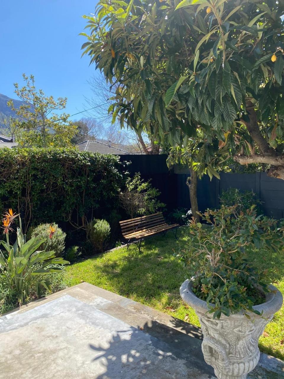 Vineyard House Newlands - With Pool & Views Of Table Mountain Ferienhaus