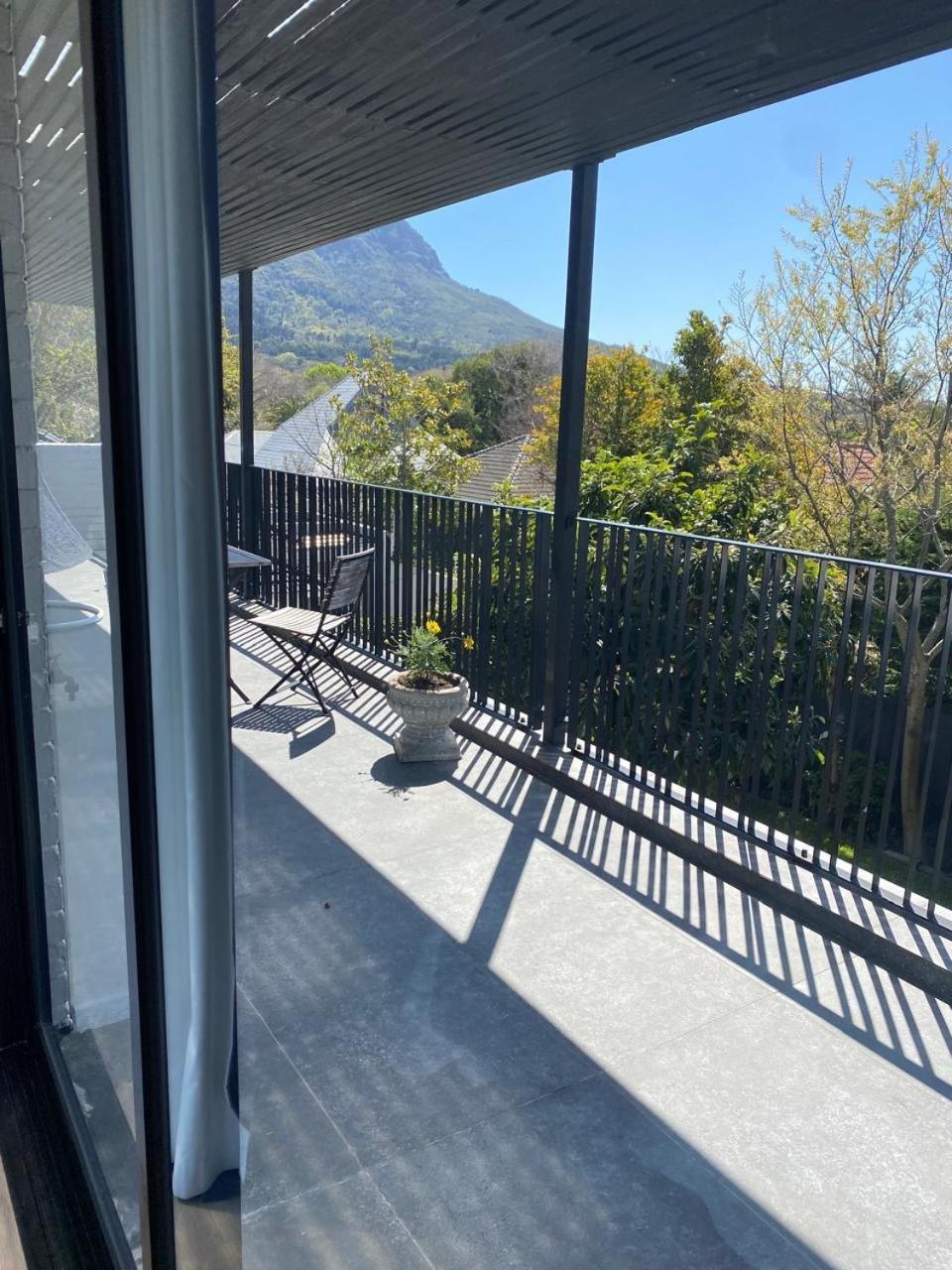 Vineyard House Newlands - With Pool & Views Of Table Mountain Ferienhaus