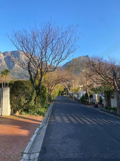 Vineyard House Newlands - With Pool & Views Of Table Mountain *