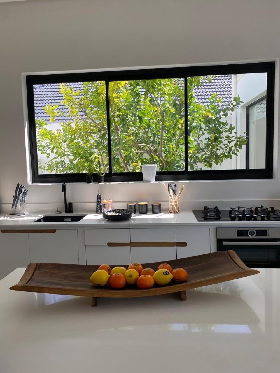 Vineyard House Newlands - With Pool & Views Of Table Mountain *